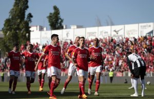 Benfica goleia em Portimão e fica a uma vitória do título