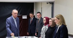 Turquia/Eleições: Atual Presidente à frente quando estão quase 20% dos votos contados