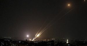 Exército israelita diz que palestinianos dispararam foguete de Gaza para Israel